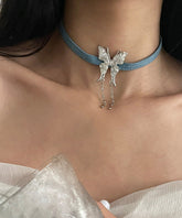 Collar con colgante de borla de mariposa y cuerda de cuero de aleación azul de moda